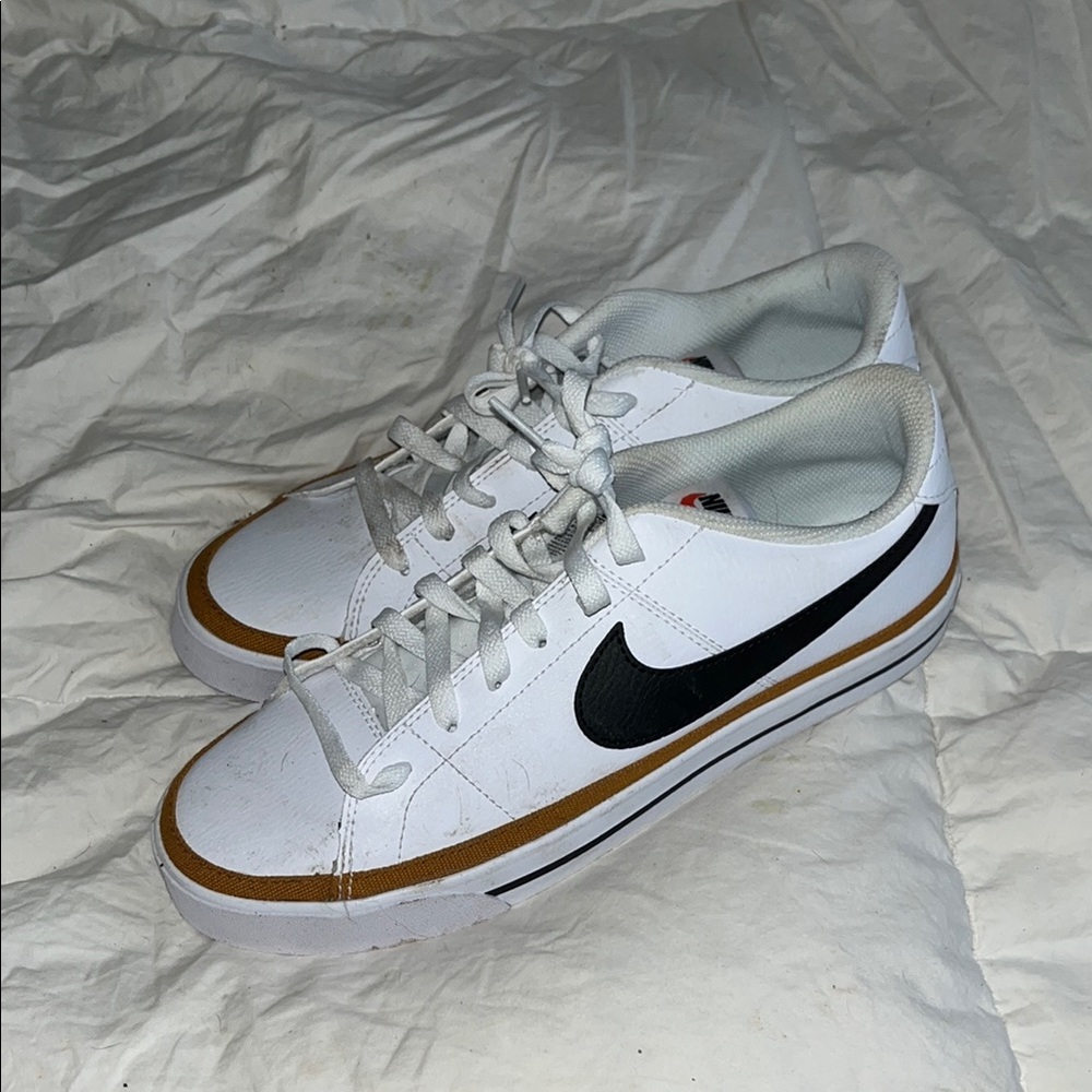 Nike White and Black Classic Sneakers